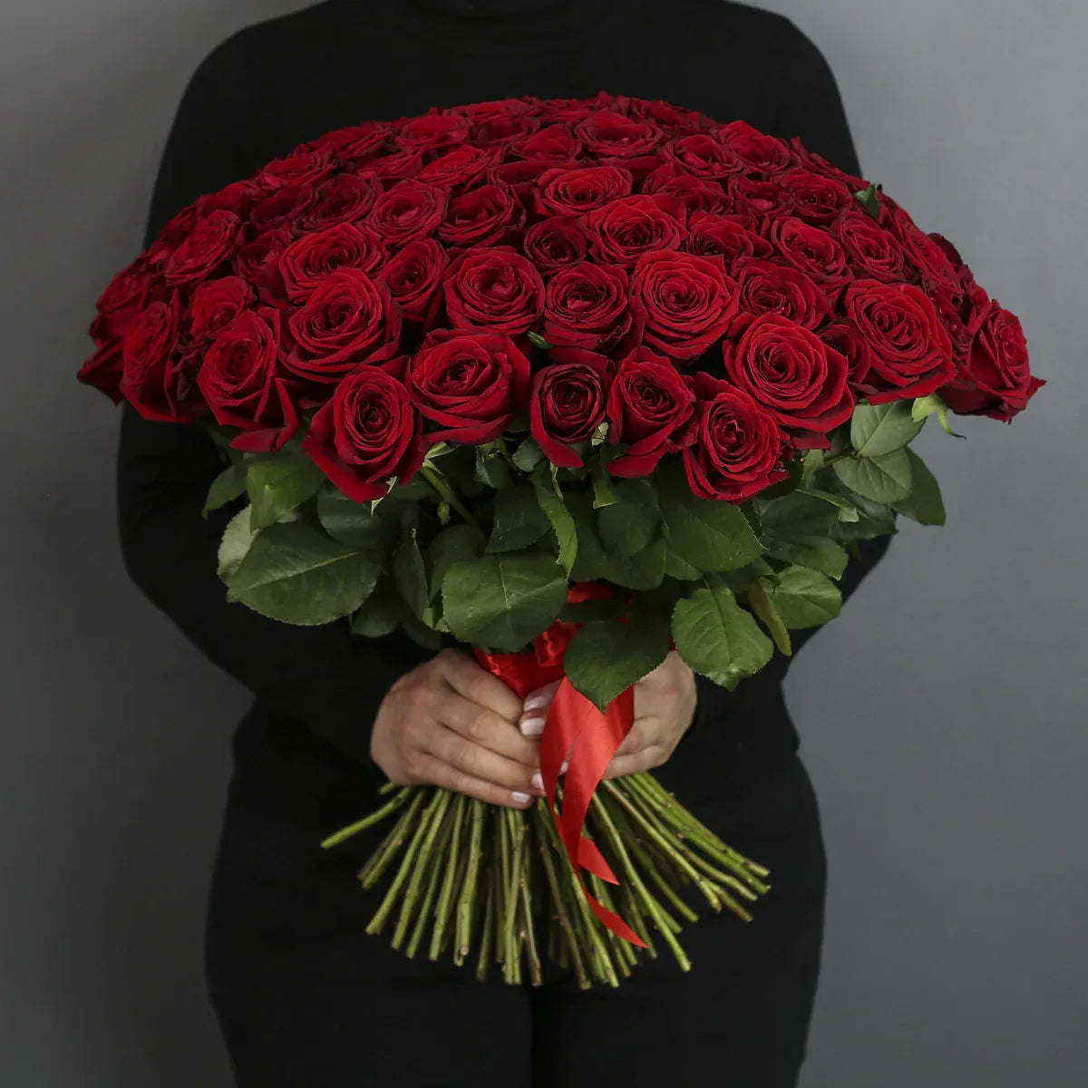 Premium Red Naomi roses bouquet for Valentine’s Day and luxury gifting